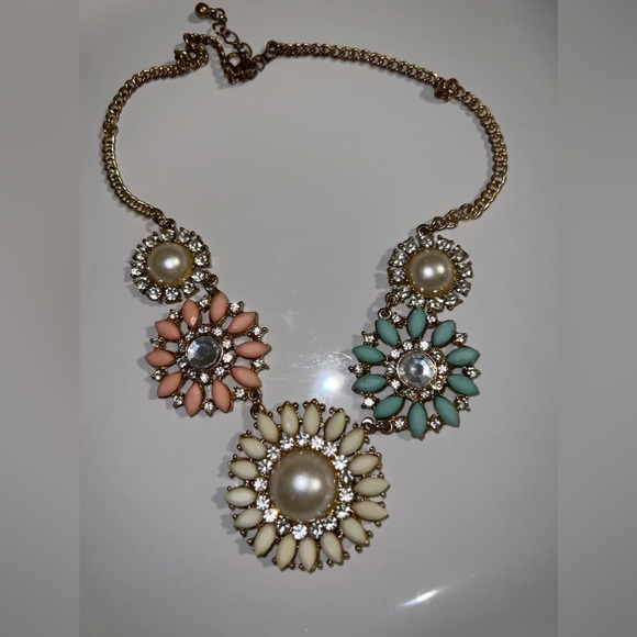 $2 FLORAL NECKLACE. NEW. $2 WITH ANY $10 ORDER OR MORE - Picture 9 of 13